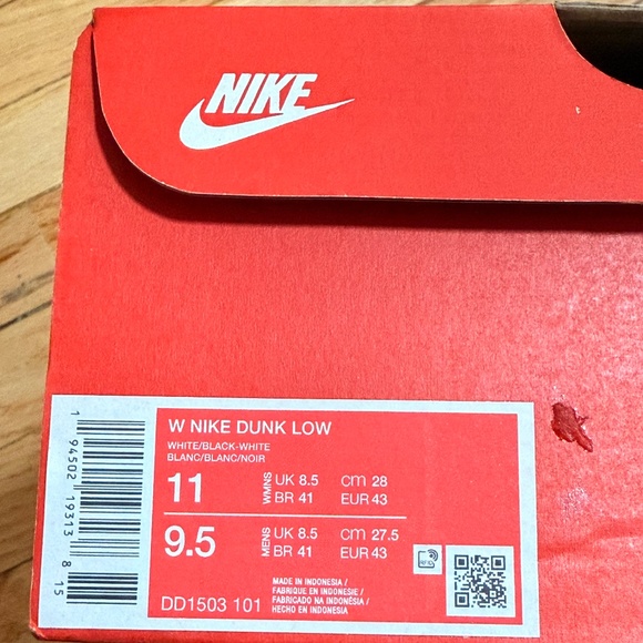 NIKE Dunk Low - Picture 2 of 4